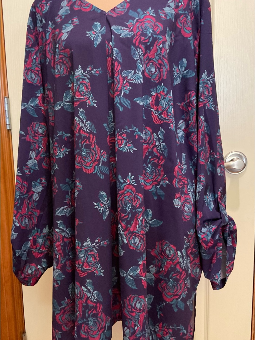 Catherines Dark Blue Floral Tunic Rolltab Sleeves Solid Back 3X 26/28